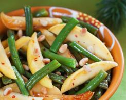 Şi dacă mie îmi place să mă joc cu salata de fructe şi cu legumele?