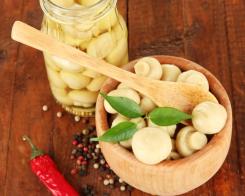 Cum să pregătești gustări cu ciuperci conservate