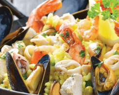 Средиземноморска кухня - зеленчуци, паста и морски дарове