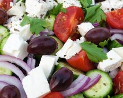 Търсите ли зеленчукови рецепти и салати? Научете повече за Гръцката салата